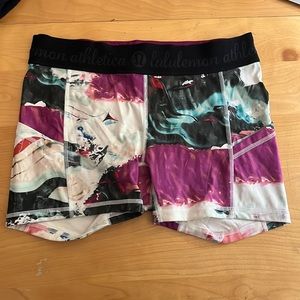 Lululemon size 6 spandex with pockets